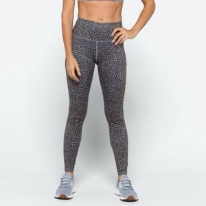 Thrive Societe Stitch Fix Winnie Leopard Print Performance Leggings Size L